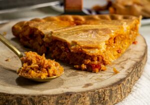 Empanada gallega de zorza, receta tradicional con masa artesanal